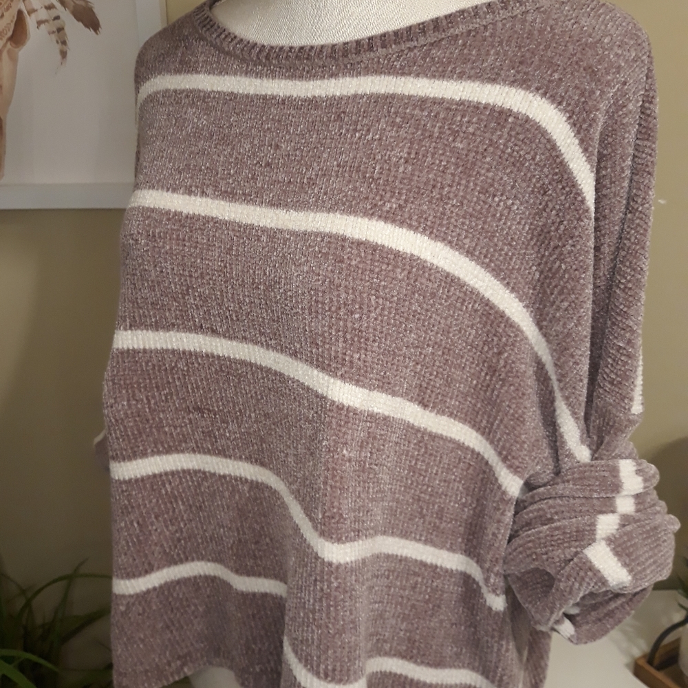 Sweater - Picture 2 of 3